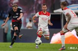 足球直播吧-职业足球联赛赛况揭秘，强队弱队实力变化大