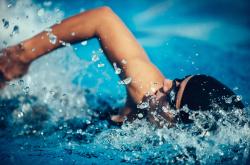 足球直播在线直播观看免费-包含游泳战术革新取得奇效，引发战术热潮的词条