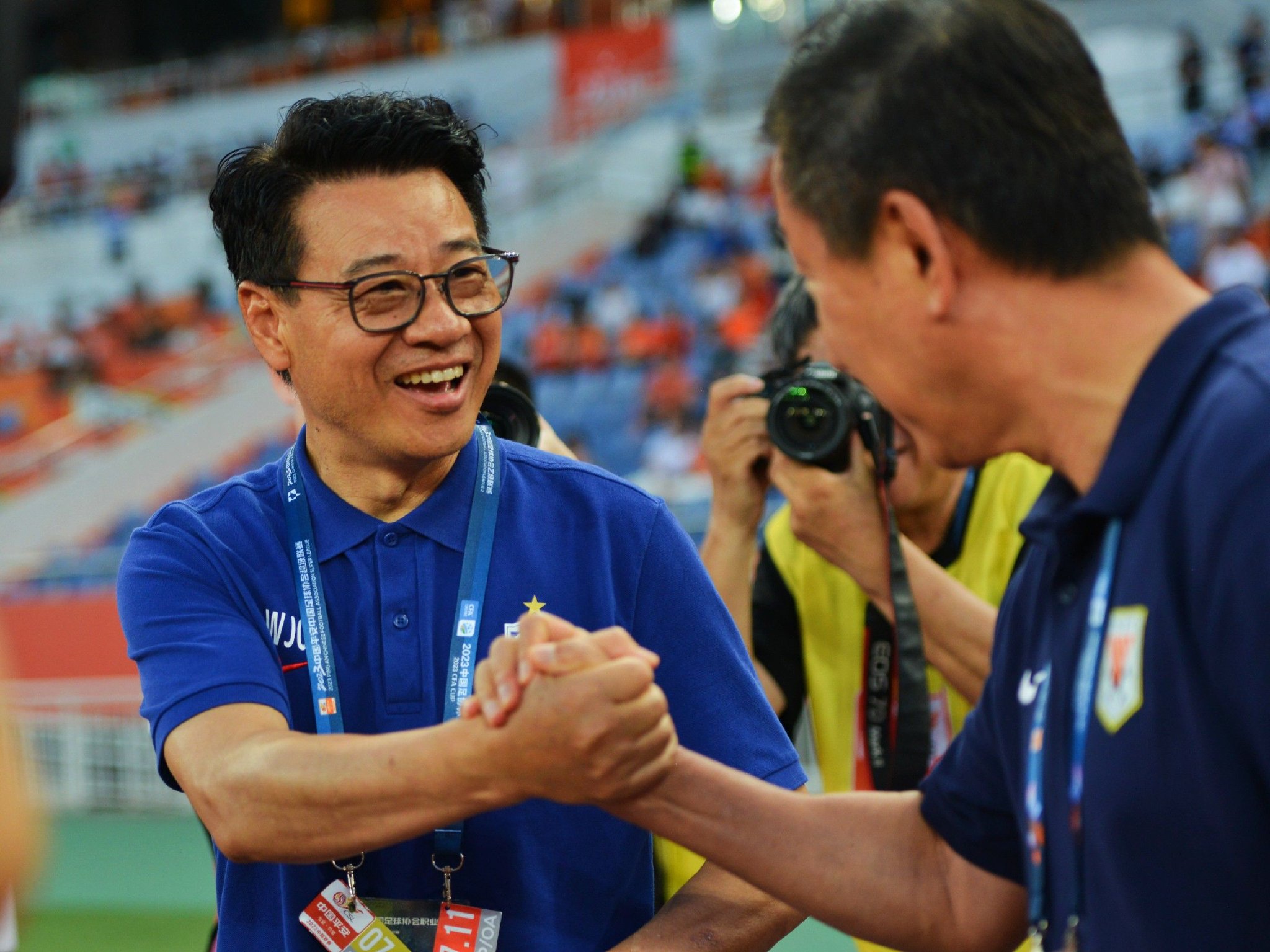 赛场风云!球员展现实力夺得胜利 赛场风云!球员展现实力夺得胜利