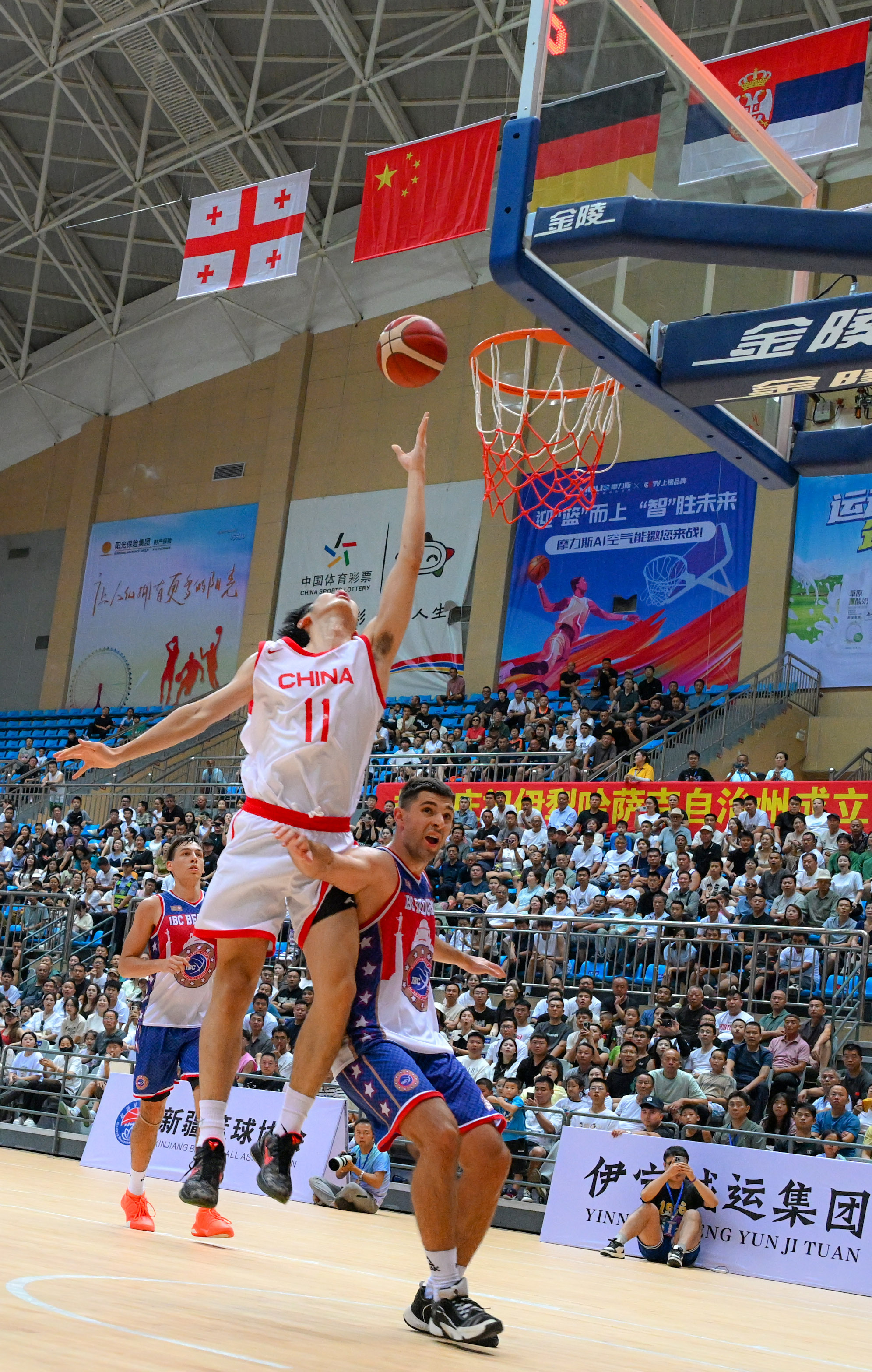 中国篮球赛事中球员表现接力出彩 中国篮球赛事中球员表现接力出彩