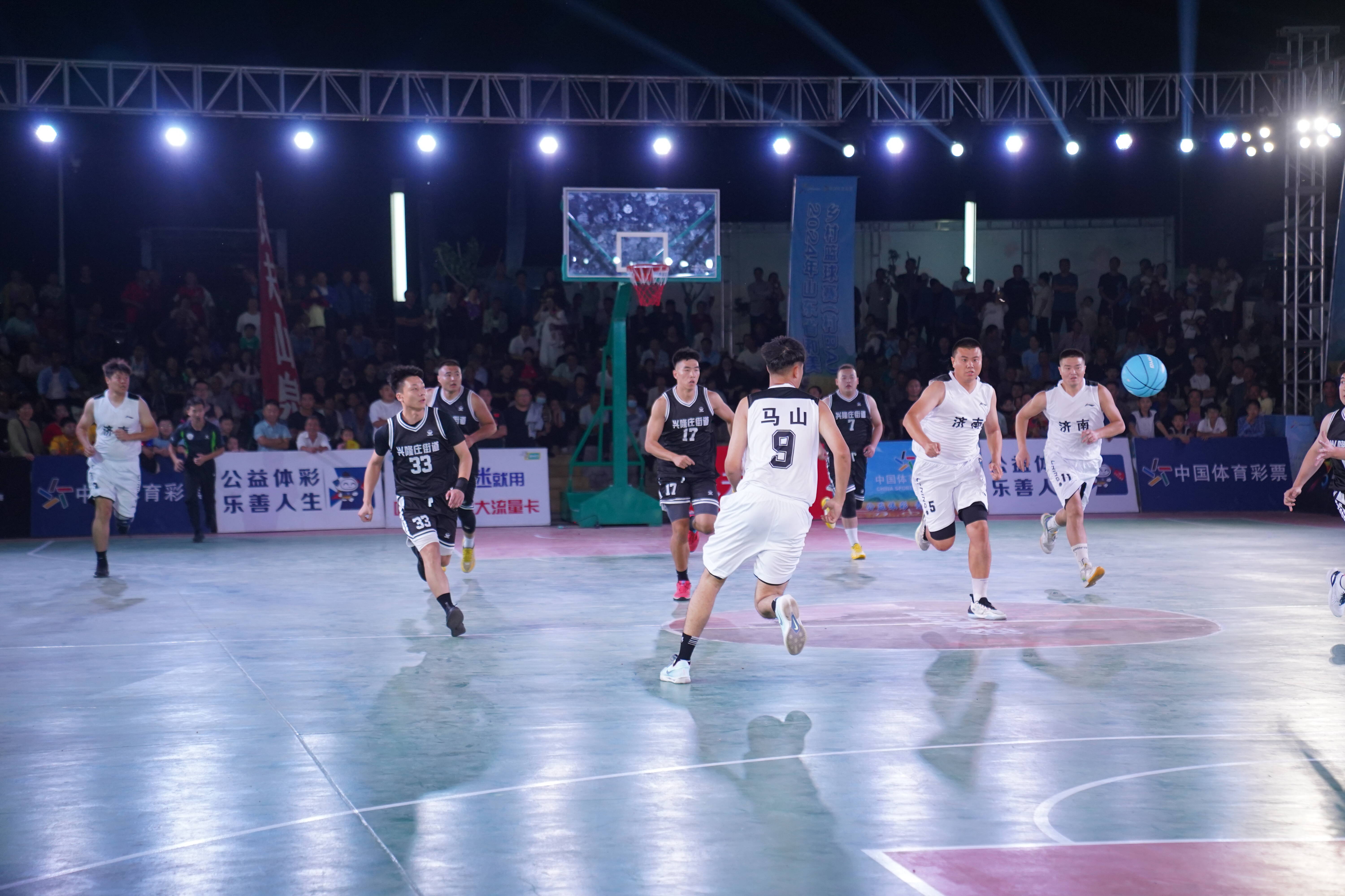 中国篮球赛事中球员表现接力出彩 中国篮球赛事中球员表现接力出彩