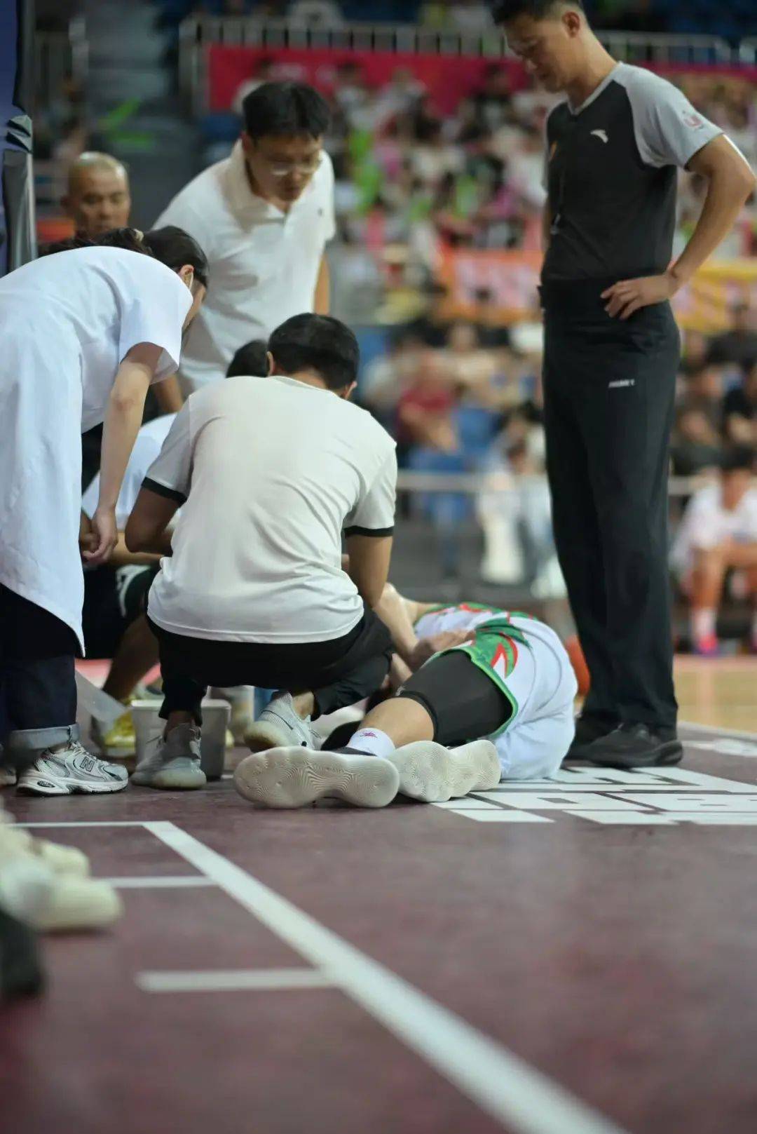 包含马赛队前锋脚踝受伤,恐影响未来比赛的词条 包含马赛队前锋脚踝受伤,恐影响未来比赛的词条