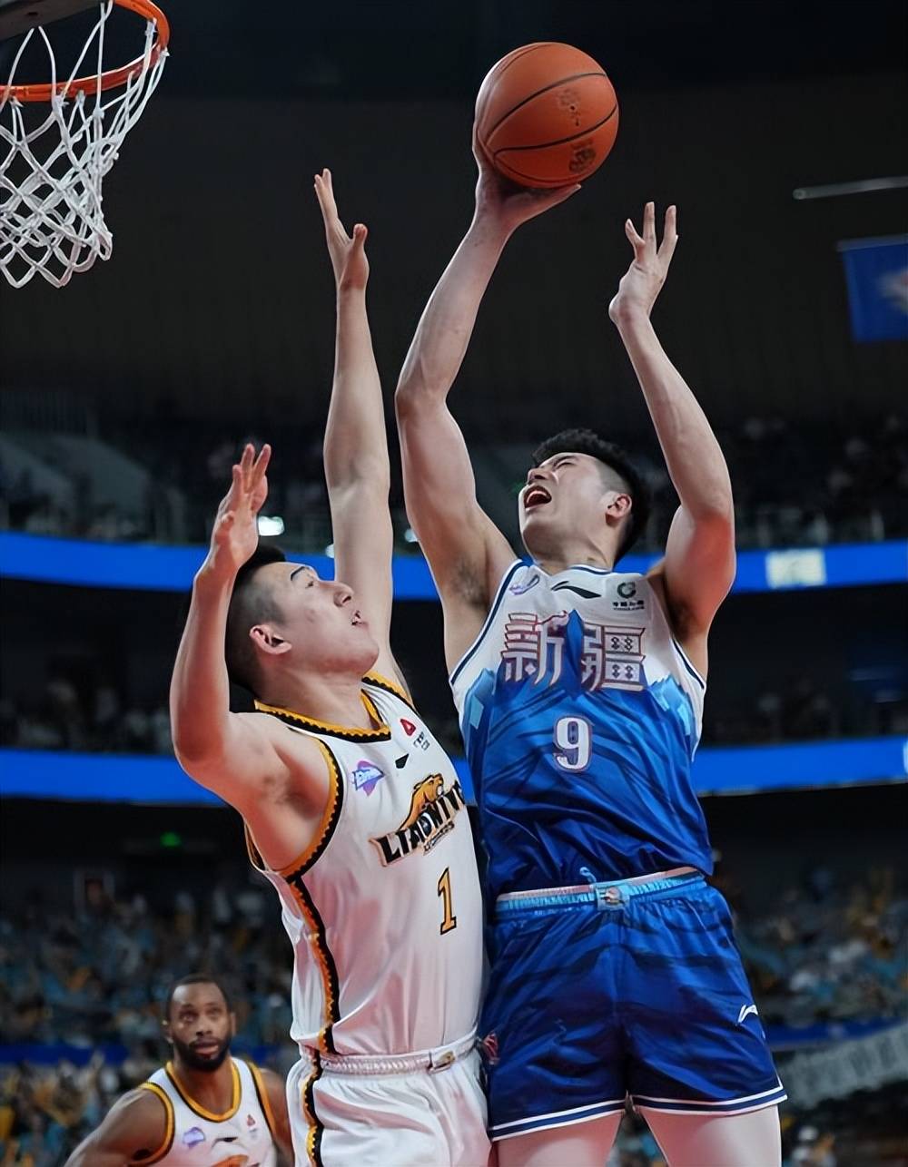 CBA联赛制胜关键在瞬间,球员技战术全力以赴 CBA联赛制胜关键在瞬间,球员技战术全力以赴